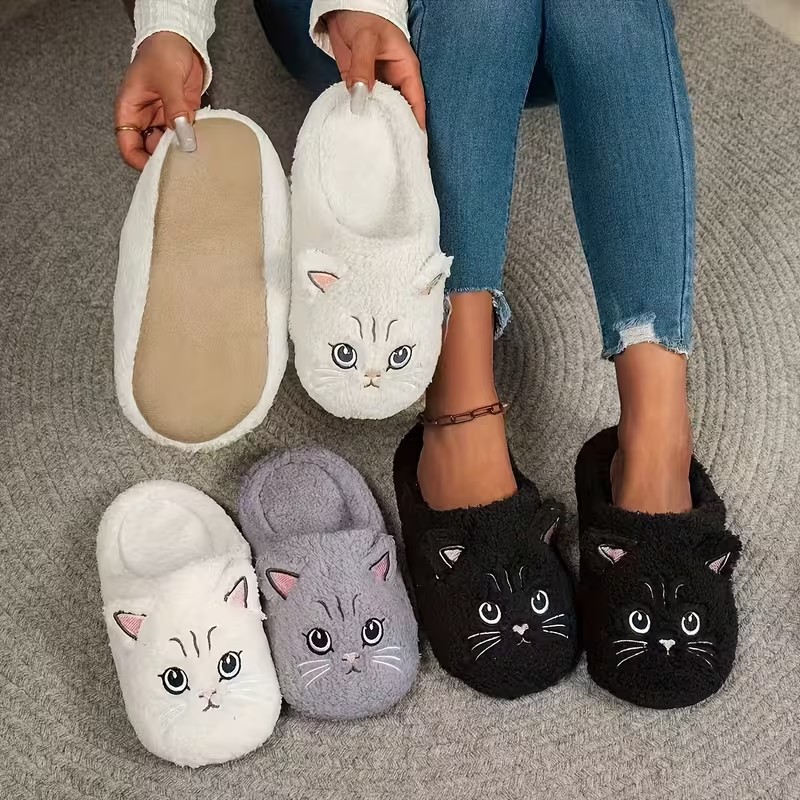 Embroidery Garments - Pantoufles douillettes en peluche unisexes avec